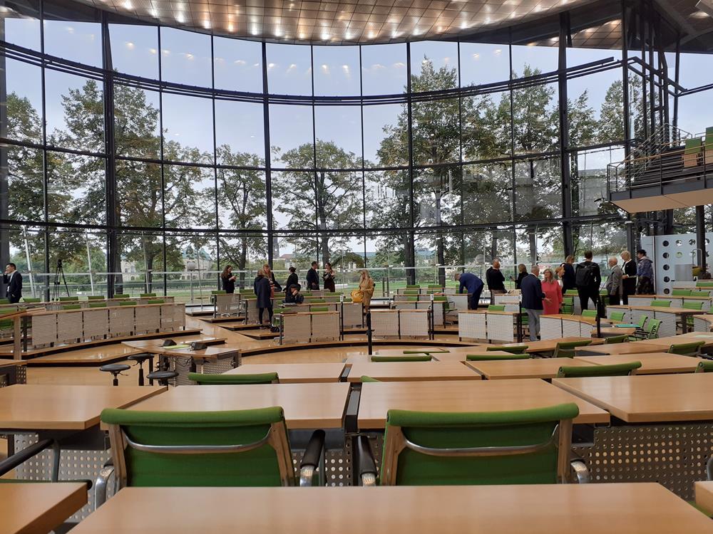 Blick in den Landtag vor der Sitzung (26.09.2024) Blick in den Landtag vor der Sitzung