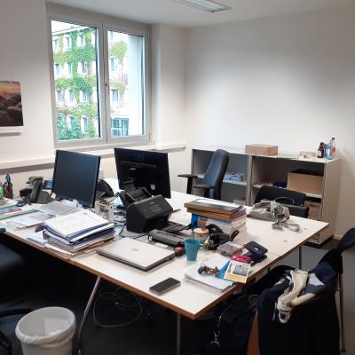 Blick in ein typisches Büro - für zwei MdL.